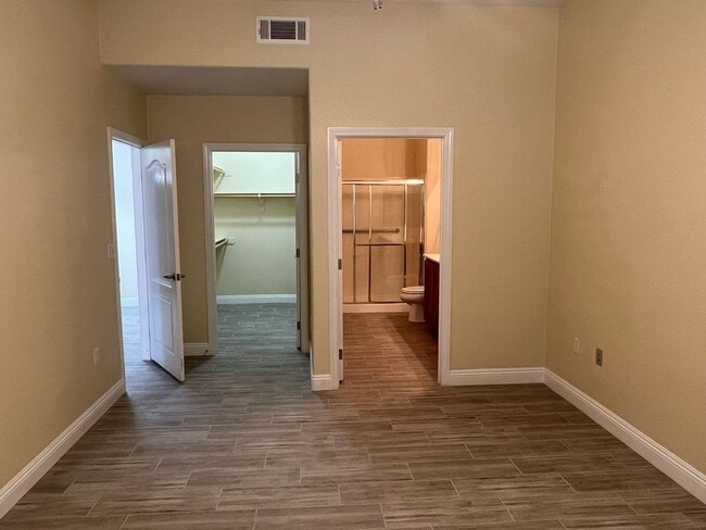 Building Photo - Gorgeous 3 Bedroom, 2 Bath in Silverado Ranch