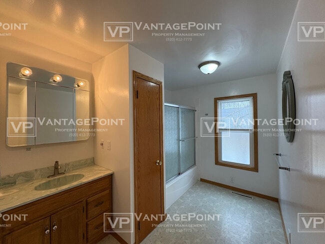 Building Photo - 264 Modoc St