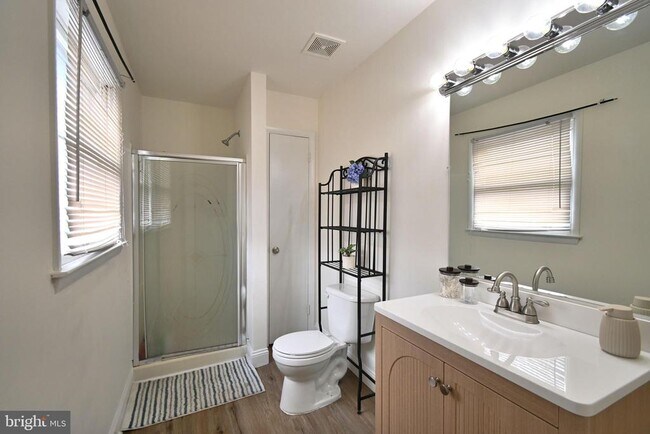 Building Photo - 36 Danbury Dr