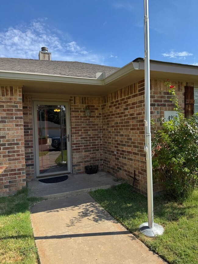 Building Photo - 4210 Catalpa Ln