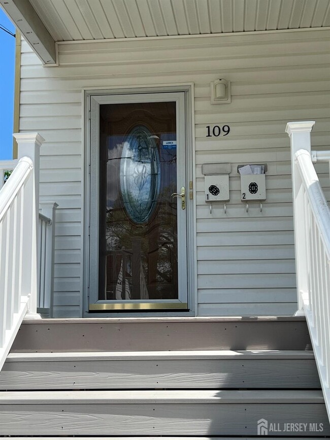 Building Photo - 109 S 8th Ave