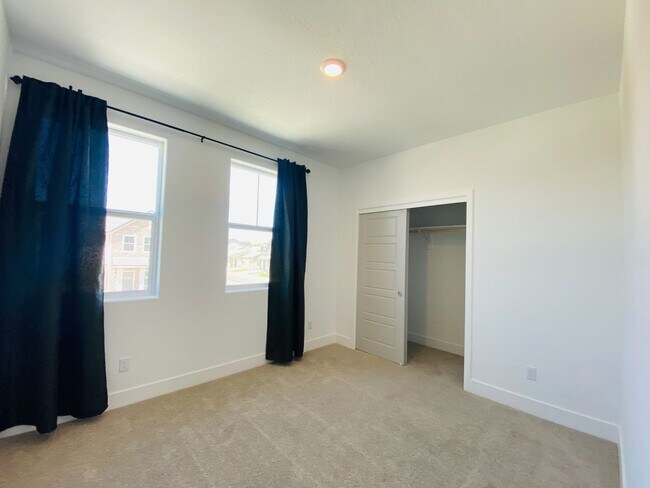 Building Photo - $3,000 Clovis & Shepherd, 4 Bedroom - Lest...
