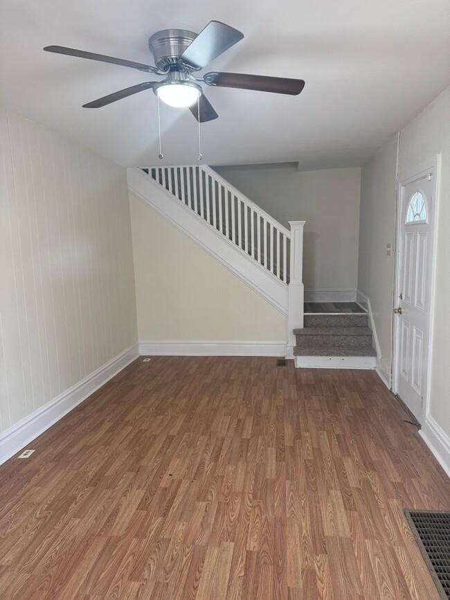 Building Photo - 3 bedroom, 1 bath, 2 story single family house