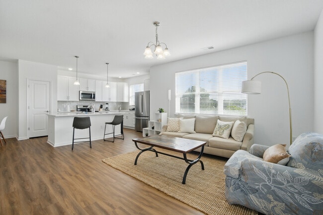 Building Photo - 1728 Vankar Dr