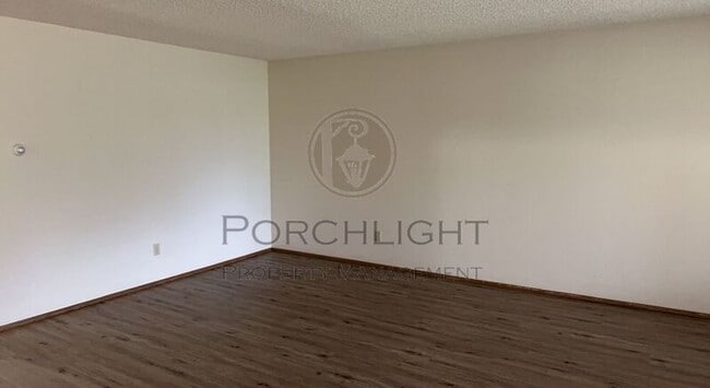 Building Photo - 405 La Villa Dr