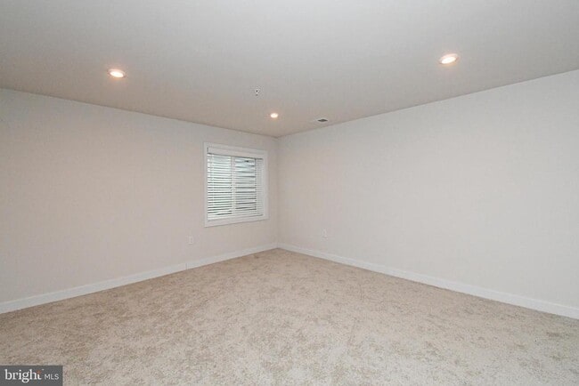 Building Photo - 500 Sterling Dr