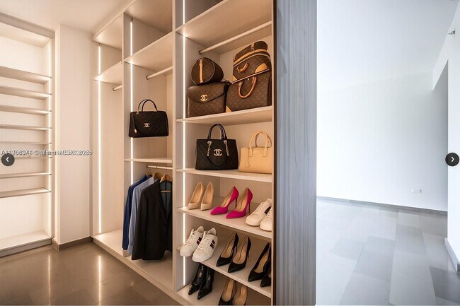 Building Photo - 88 SW 7th St