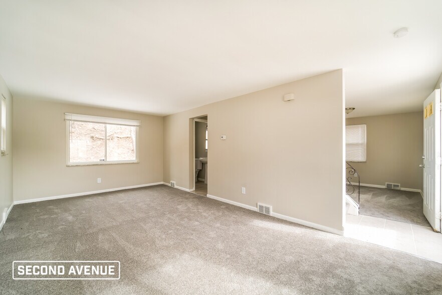 Building Photo - 175 Mahoning Dr