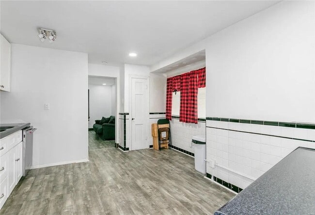 Building Photo - Charming 2-Bedroom Home