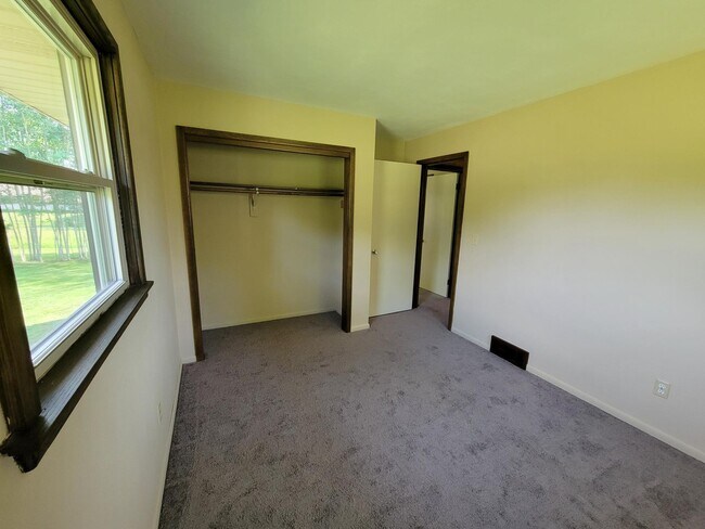 Building Photo - 205 Sharon St