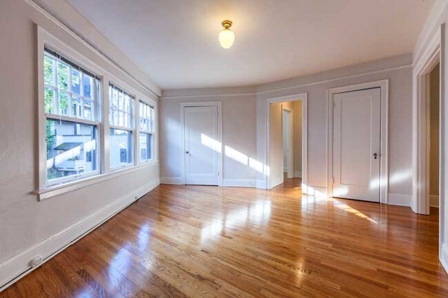 Building Photo - San Carlos Apartments