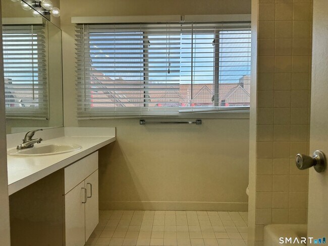 Building Photo - 112 Montoya Dr