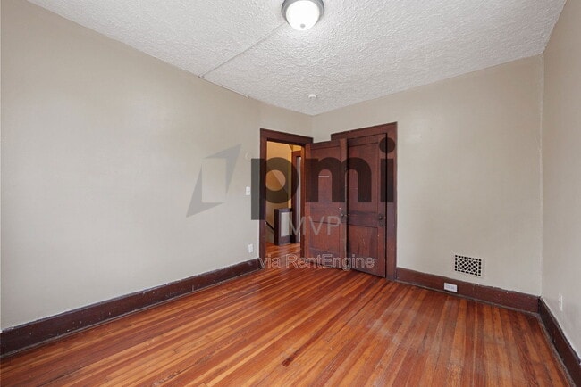 Building Photo - 265 E Northwood Ave