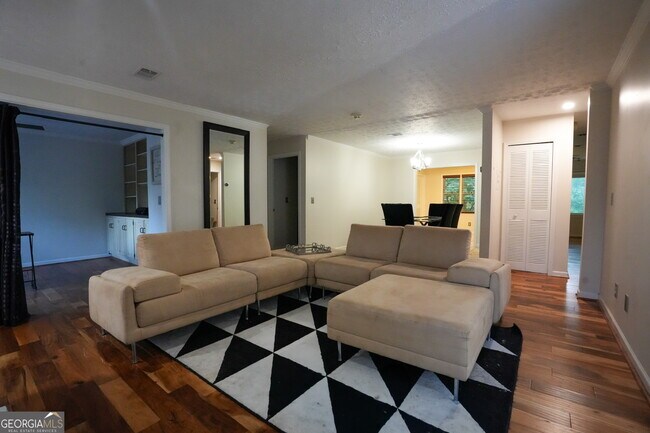 Building Photo - 3 Normandy Ct
