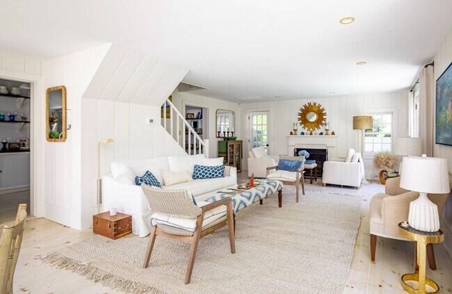 Building Photo - 156 Georgica Rd