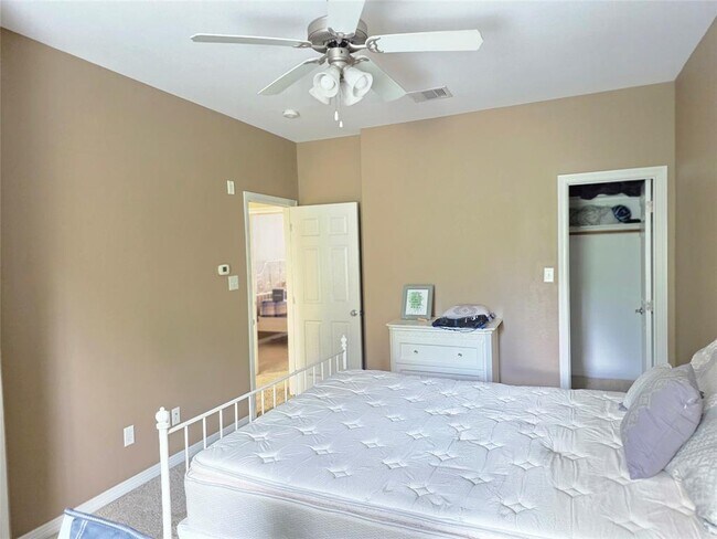 Building Photo - 305 Holleman Dr E
