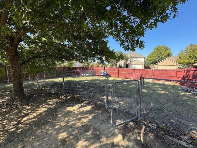 Building Photo - 9205 Lenox Dr