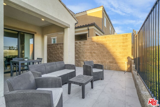 Building Photo - 20818 Bur Oak Cir