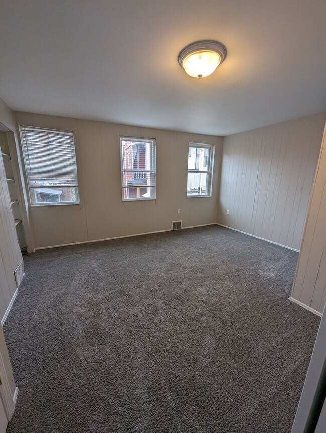 Building Photo - 138 S 24th St