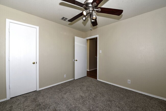 Building Photo - 4 Bedrooms!!!!! 2.5 bath and 2 attached ca...