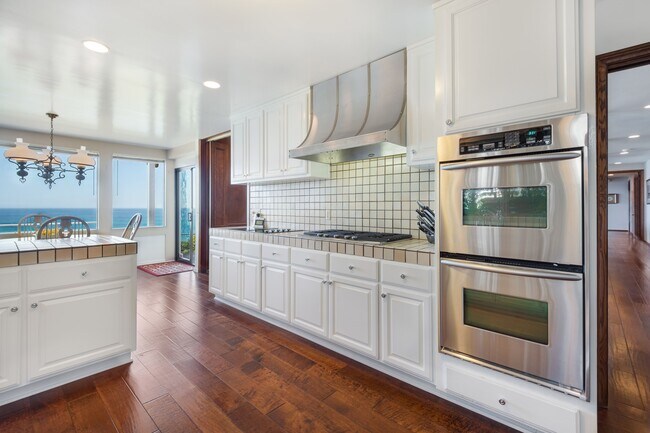 Building Photo - 29008 Cliffside Dr