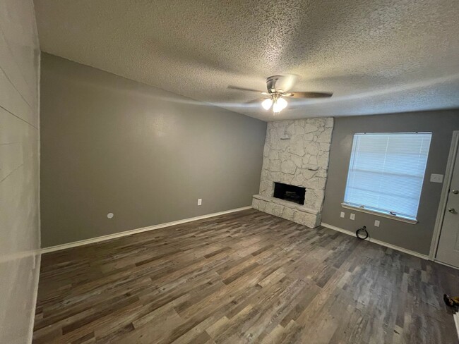 Primary Photo - Move in Special! 2 bedroom 1.5 bath townhome