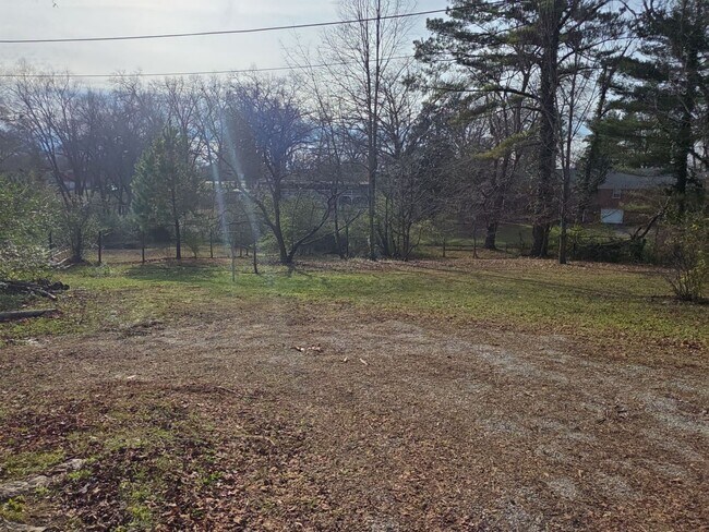 Building Photo - 3-Bedroom Home with Garage and Spacious Yard in Cookeville