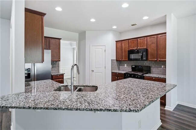Building Photo - 4960 Ducote Trail