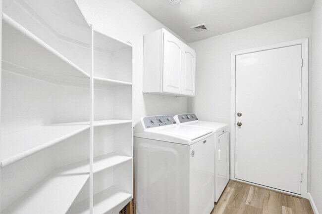 Building Photo - 1125 E Milada Dr