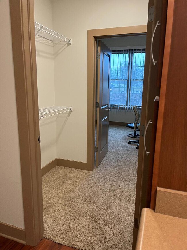 Building Photo - 600 Albert St