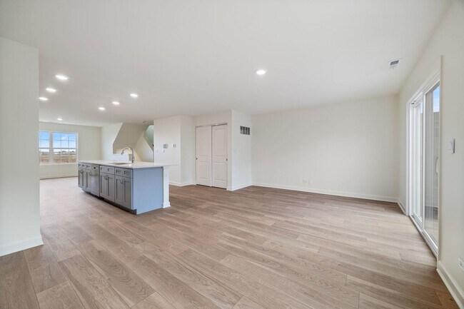 Building Photo - 2463 Bella Dr