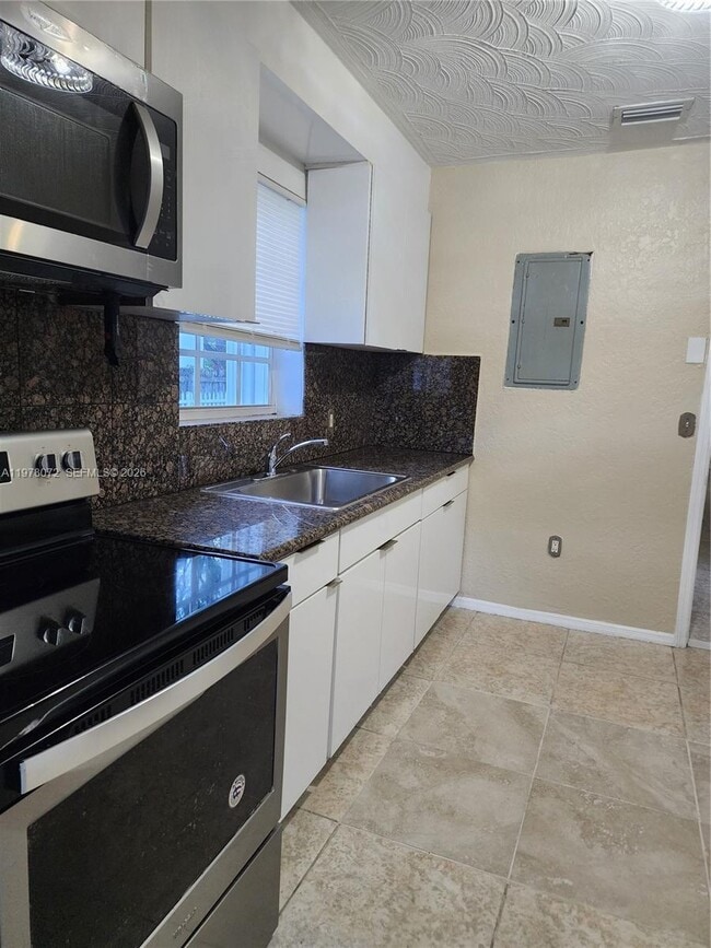 Building Photo - 1030 NW 48th St