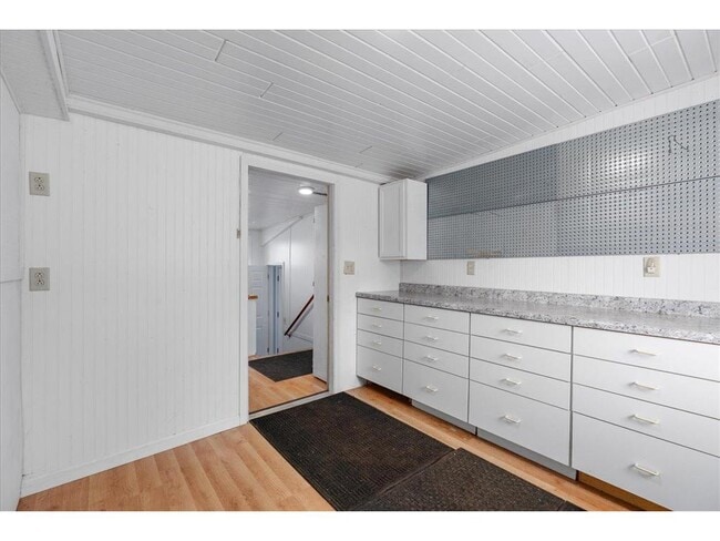 Building Photo - 773 US-63