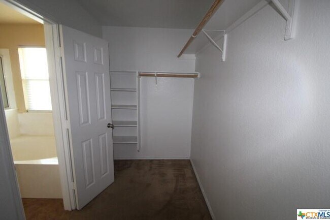 Building Photo - 304 W Gemini Ln