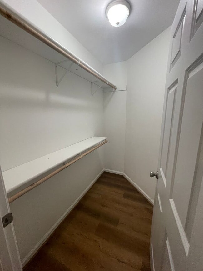 Building Photo - 350 Pinewood Cir