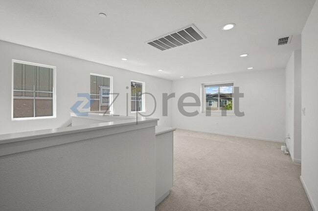 Building Photo - 136 Willowrun Wy