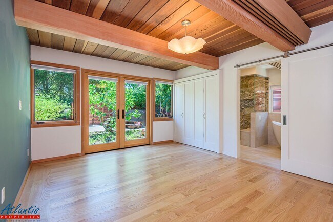 Building Photo - Stunning Home | Remodeled | Desirable Loca...