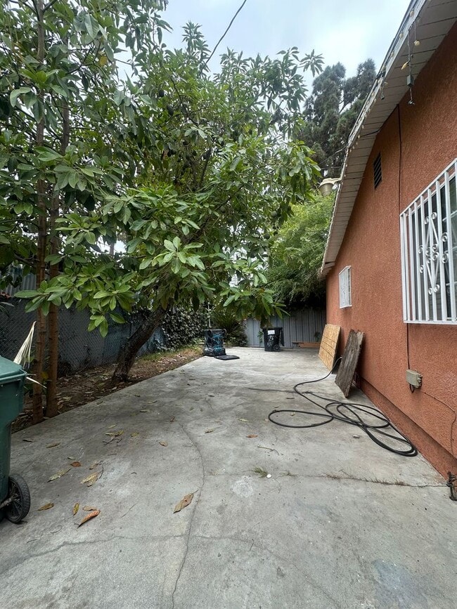 Building Photo - 7805 Whitsett Ave