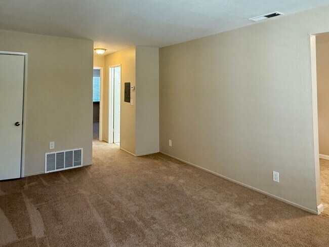 Building Photo - Bright and Updated 1 Bedroom 1 Bath Upstai...
