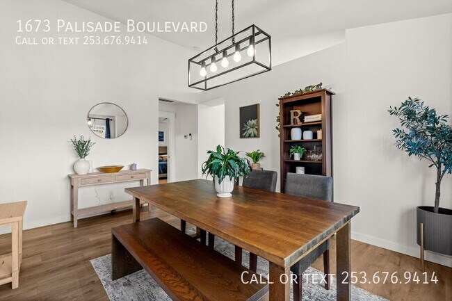 Building Photo - 1673 Palisade Blvd