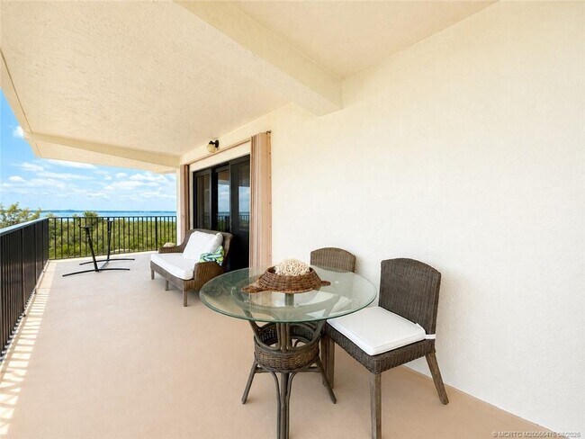 Building Photo - 10044 S Ocean Dr