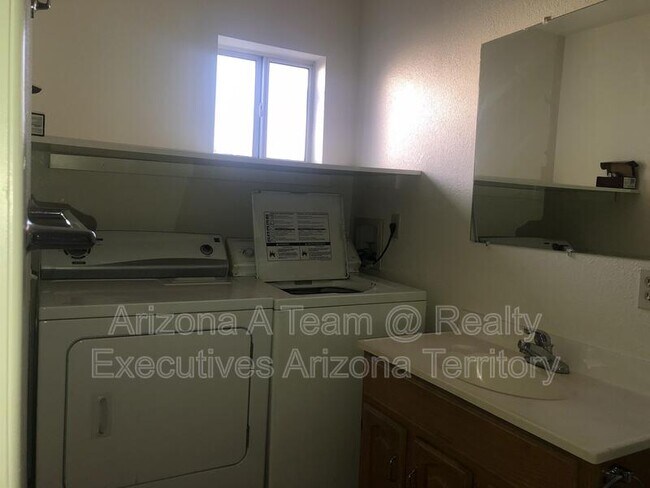 Building Photo - 4538 E Lester St