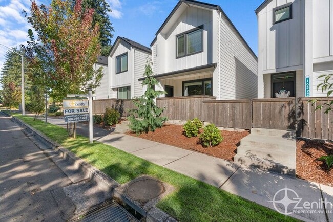 Building Photo - 16318 NE 20th St