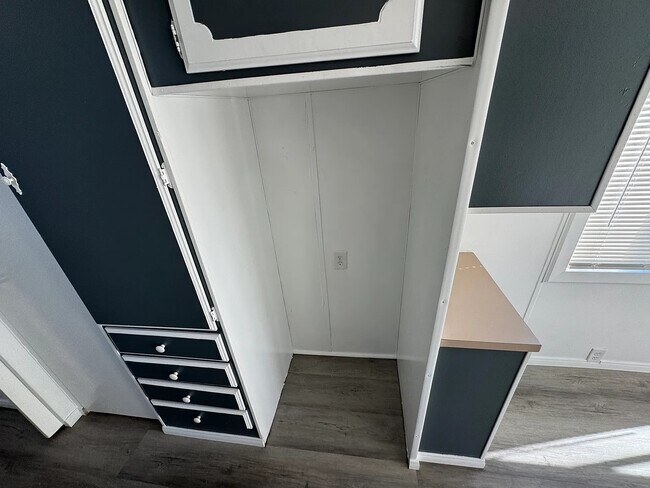 Building Photo - 64 Sylvia St