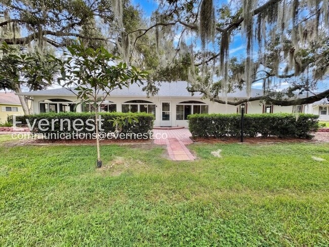Building Photo - Spacious Living with Pool & Fitness Center Access | Available Now!