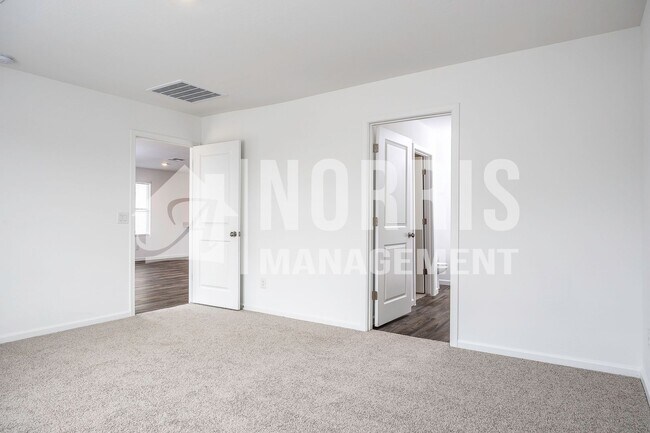 Building Photo - 1131 E Brookwood Dr