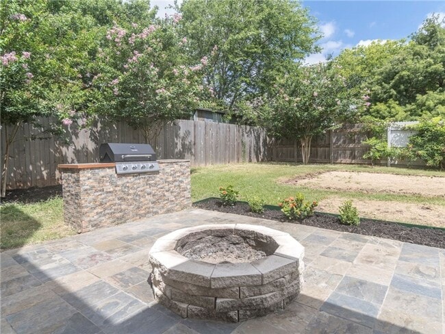 Building Photo - Gorgeous 3 bedroom, 2 story home!