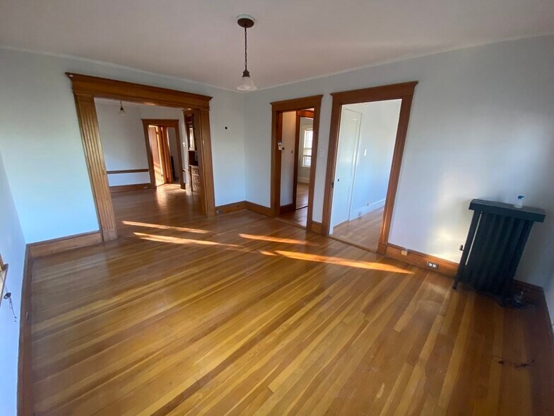 Building Photo - 96 Alban St