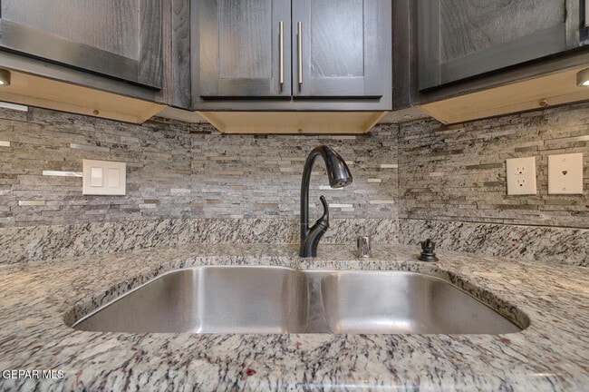 Building Photo - 14805 Holly Springs