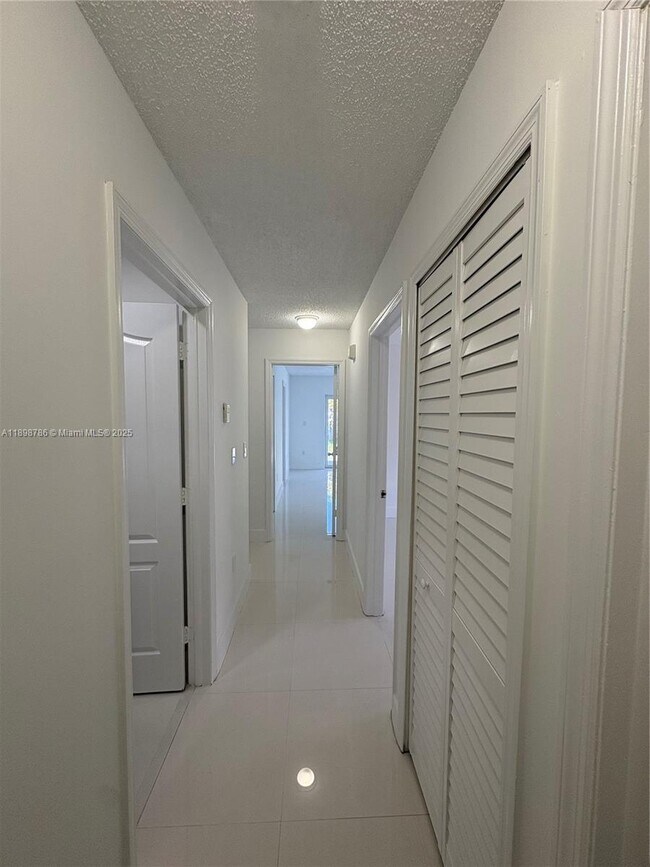 Building Photo - 14845 SW 36th Terrace